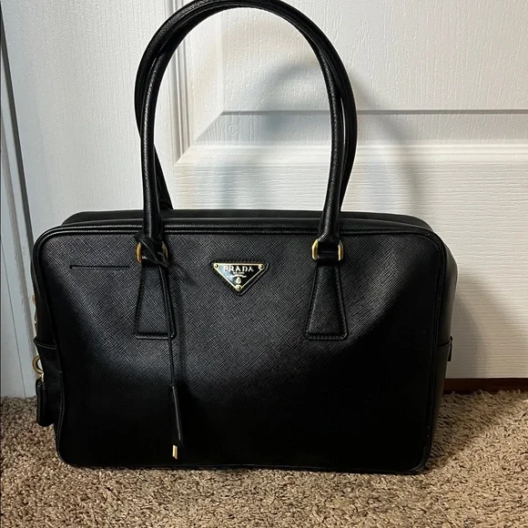 3284 Prada Black Saffiano Leather Tote - Picture 1 of 13